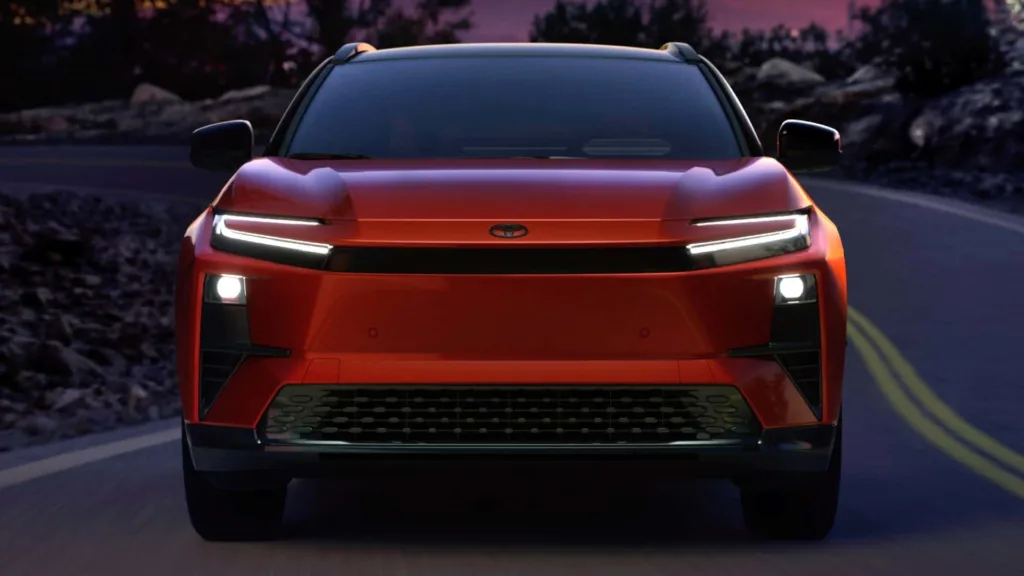 Elektryczny C-HR zapowiada nowy rozdział w strategii japońskiej marki - Elektryczny C HR 2