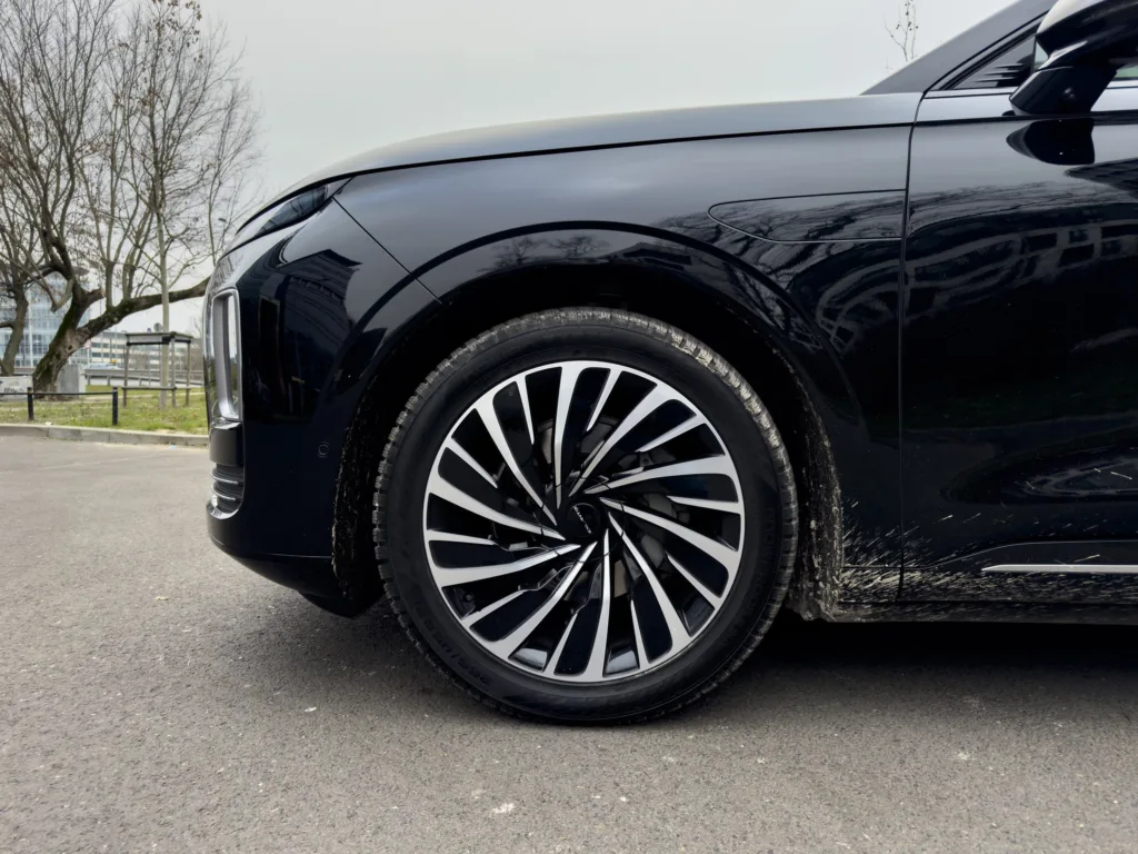 350 tys. zł za chińskie premium? Czy to wystarczy, aby pokonać Zachód? - Exlantix ET 5