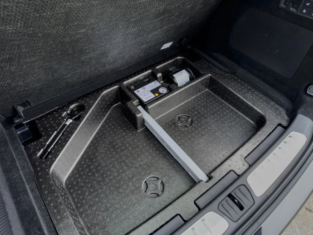 350 tys. zł za chińskie premium? Czy to wystarczy, aby pokonać Zachód? - Exlantix ET 9