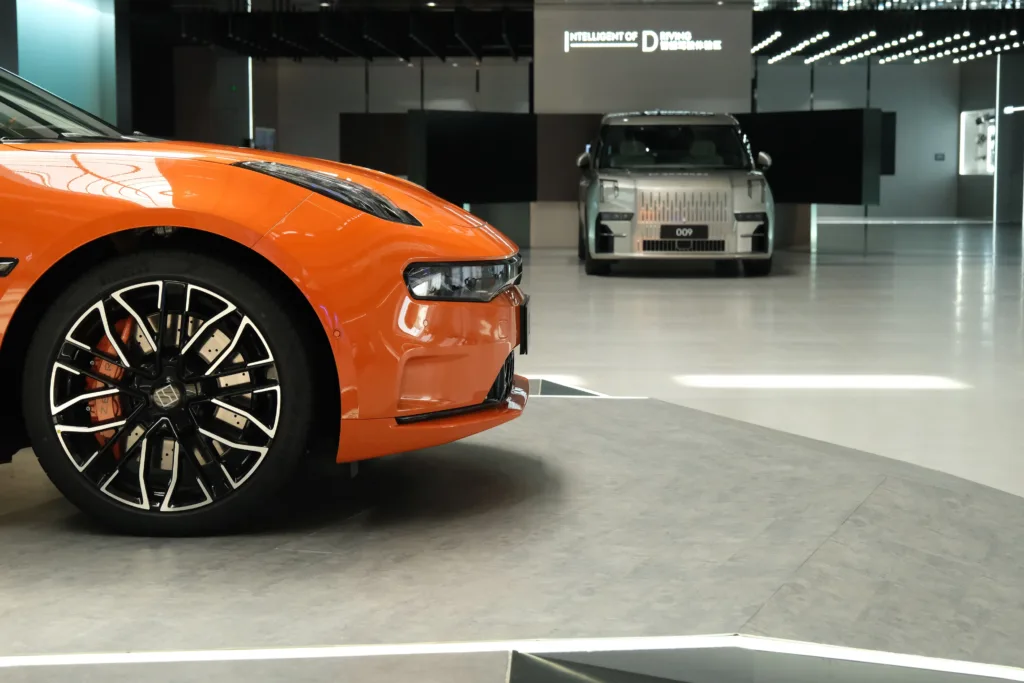 Minimalne ceny zamiast ceł na elektryczne auta. Bruksela łagodzi kurs Minimalne ceny zamiast ceł na elektryczne auta. Bruksela łagodzi kurs - Geely EMP 1