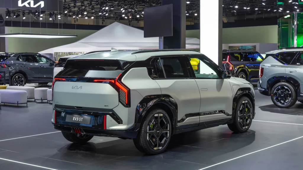 KIA na sportowo, czyli EV3, EV4 i EV5 w wersjach GT. Do 306 KM i głośne skrzynie - Kia na sportowo 4