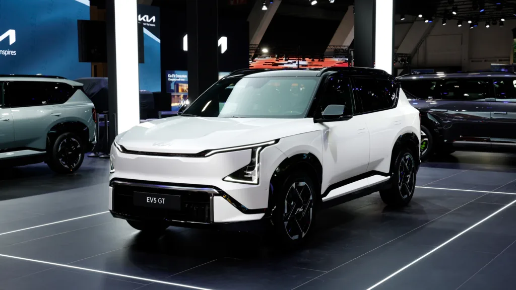 KIA na sportowo, czyli EV3, EV4 i EV5 w wersjach GT. Do 306 KM i głośne skrzynie - Kia na sportowo 5