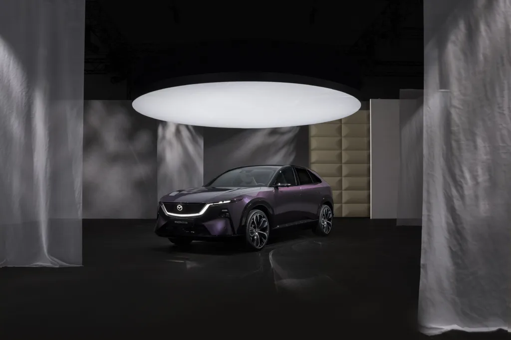 Mazda: 2025 r. był trudny, 2026 będzie lepszy. Czego możemy się spodziewać? - Mazda CX 6e Germany nv ext 1