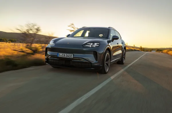 Testy i opinie - Najem operacyjny Porsche Cayenne Electric 1