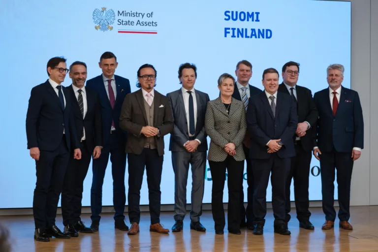 ORLEN podpisał porozumienia o współpracy z trzema fińskimi partnerami w zakresie produkcji i dostaw wodoru odnawialnego oraz jego pochodnych