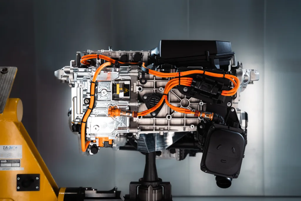 BMW X5 nowej generacji, czyli pięć napędów do wyboru. Będzie też odmiana wodorowa - P90614883 highRes hydrogen high tech a