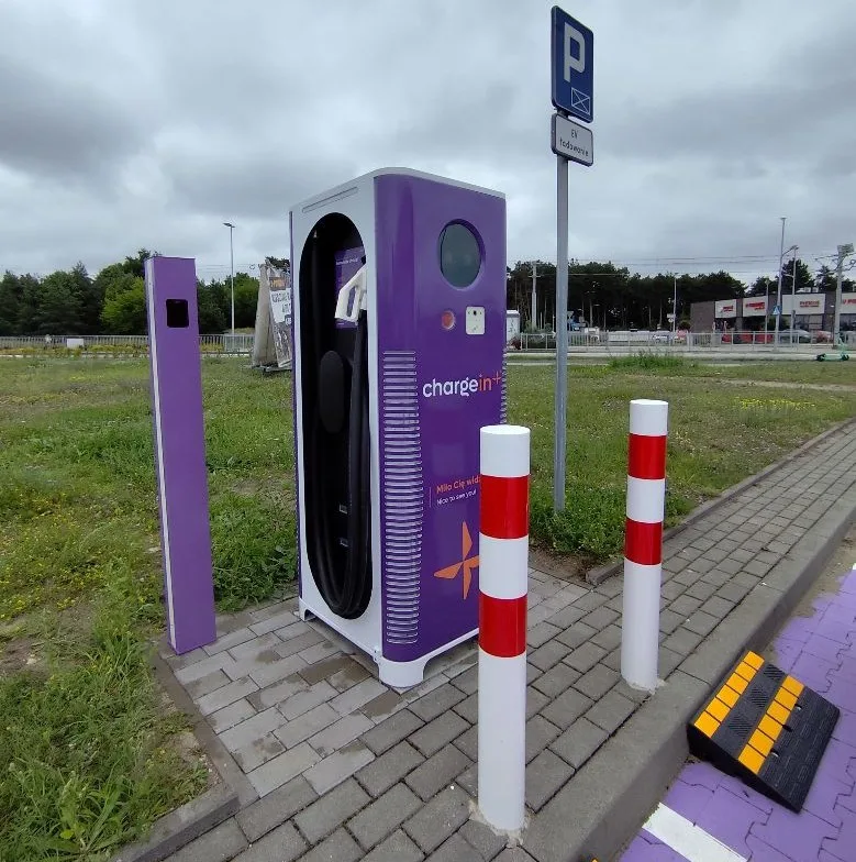 Stabilizacja stawek za ładowanie i gigantyczne różnice między operatorami, czyli od 1,00 zł/kWh do 3,59 zł/kWh - Stacja ladowania ChargeIn w Toruniu