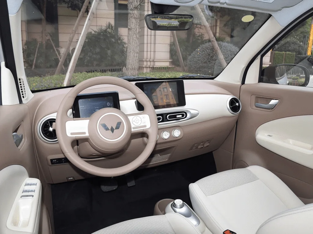 Model Geely nowym hitem NEV. Galaxy Xingyuan za równowartość 36 tys. złotych rozbił bank - Wuling Hongguang Mini EV 4 Doors 7