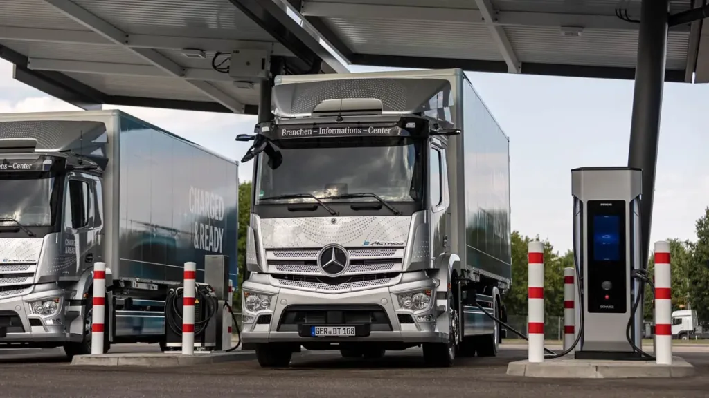 Mniejsze baterie z większym sensem. Spadek TCO o 9%, czyli co opłaca się w elektrycznych ciężarówkach Mniejsze baterie z większym sensem. Spadek TCO o 9%, czyli co opłaca się w elektrycznych ciężarówkach - 22DT129 011