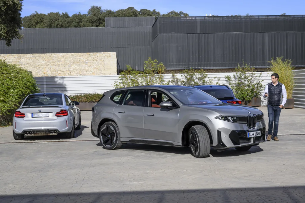 „Superbrains, Heart of Joy” i 600 metrów mniej kabli. Tak rodzi się software defined BMW „Superbrains, Heart of Joy” i 600 metrów mniej kabli. Tak rodzi się software defined BMW - 600 metrow mniej kabli 3