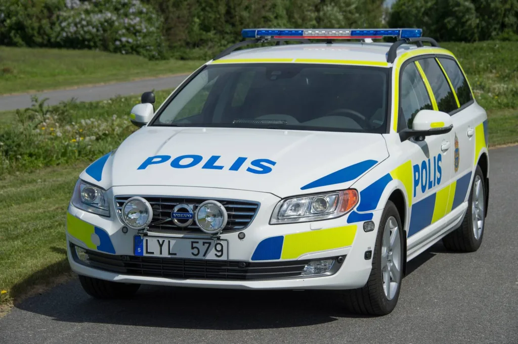 61 aut Volvo zasiliło policyjną flotę we Wrocławiu - 61 aut Volvo zasililo policyjna flote 4