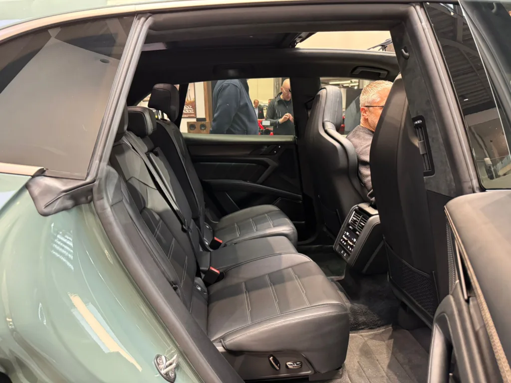 Porsche Cayenne Electric na żywo w nowym salonie marki. 1156 KM i osiągi supersamochodu w SUV-ie - 6f4cf602 bd1f 4426 9e1c 77ce0f1fe665