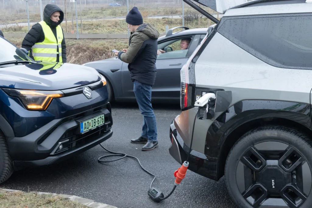 Autostradowa prawda o elektrykach, czyli 130 km/h i 0°C. Mercedesy pozamiatały! - Autostradowa prawda o elektrykach 4