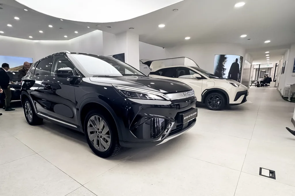 BYD chce podwoić sprzedaż w Polsce w 2026 roku. 15 tys. aut w zasięgu - BYD atto 3 EVO 0