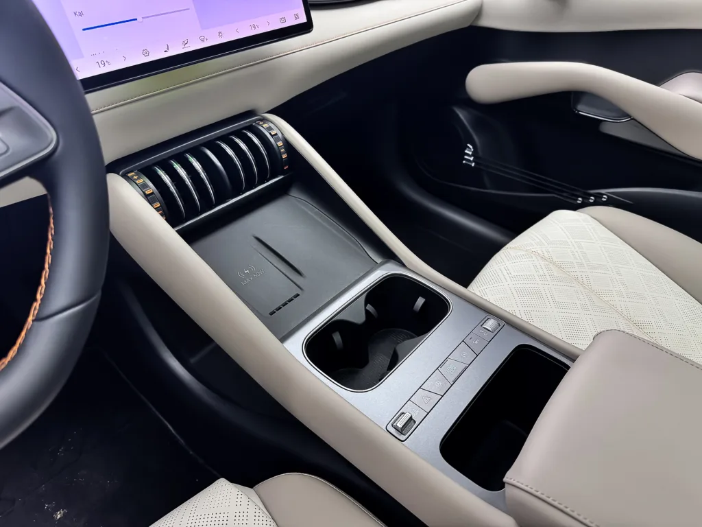 BYD ATTO 3 EVO po modernizacji. Bardzo groźna broń na europejskich i azjatyckich rywali BYD ATTO 3 EVO po modernizacji. Bardzo groźna broń na europejskich i azjatyckich rywali - BYD atto 3 EVO 10