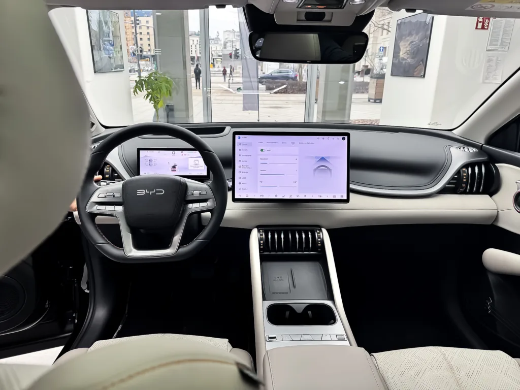 BYD ATTO 3 EVO po modernizacji. Bardzo groźna broń na europejskich i azjatyckich rywali BYD ATTO 3 EVO po modernizacji. Bardzo groźna broń na europejskich i azjatyckich rywali - BYD atto 3 EVO 12