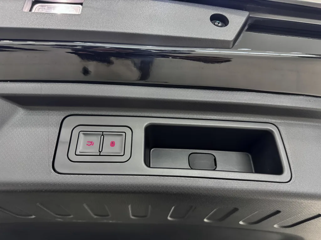 BYD ATTO 3 EVO po modernizacji. Bardzo groźna broń na europejskich i azjatyckich rywali BYD ATTO 3 EVO po modernizacji. Bardzo groźna broń na europejskich i azjatyckich rywali - BYD atto 3 EVO 18