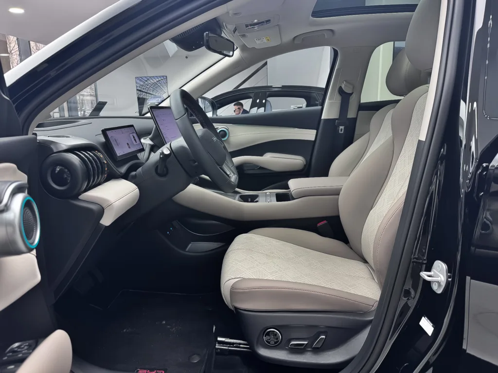 BYD ATTO 3 EVO po modernizacji. Bardzo groźna broń na europejskich i azjatyckich rywali BYD ATTO 3 EVO po modernizacji. Bardzo groźna broń na europejskich i azjatyckich rywali - BYD atto 3 EVO 4