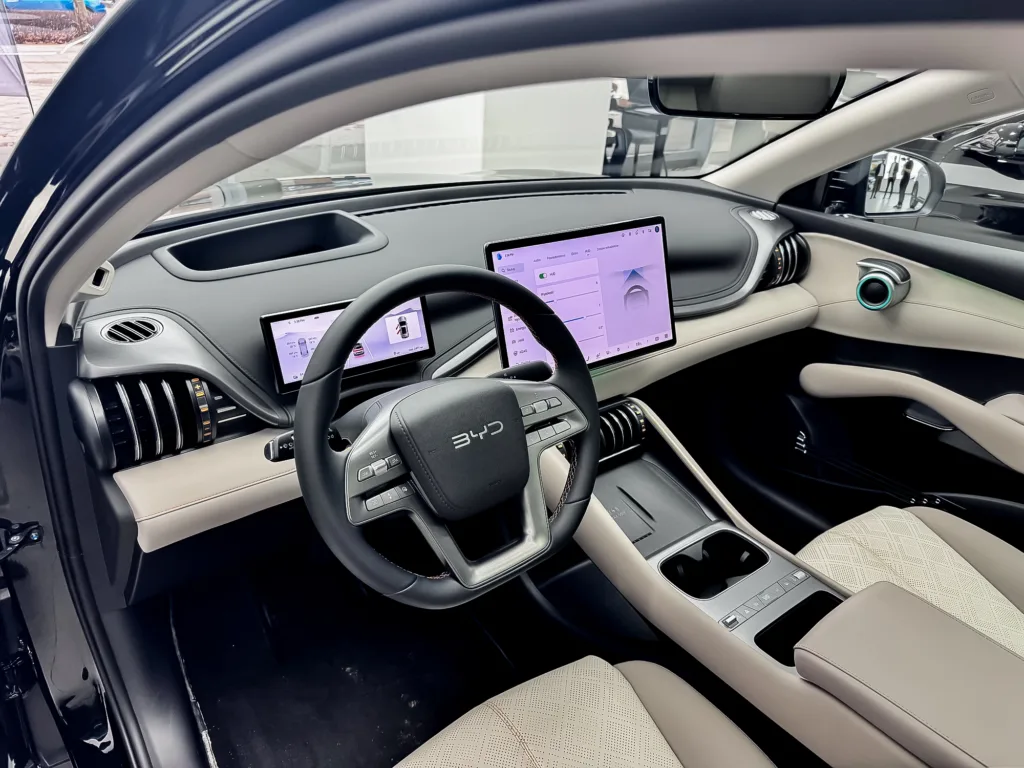 BYD ATTO 3 EVO po modernizacji. Bardzo groźna broń na europejskich i azjatyckich rywali BYD ATTO 3 EVO po modernizacji. Bardzo groźna broń na europejskich i azjatyckich rywali - BYD atto 3 EVO 6