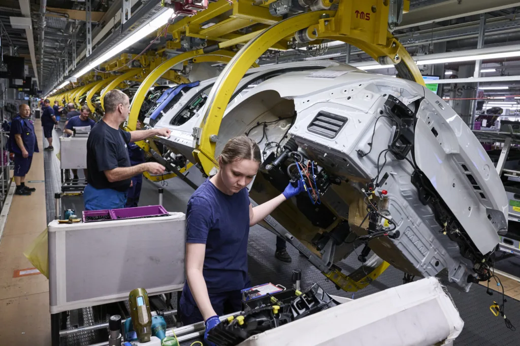 Dopłaty do aut elektrycznych? 70% wartości komponentów ma być „Made in EU” Dopłaty do aut elektrycznych? 70% wartości komponentów ma być „Made in EU” - Doplaty do aut elektrycznych BMW 2