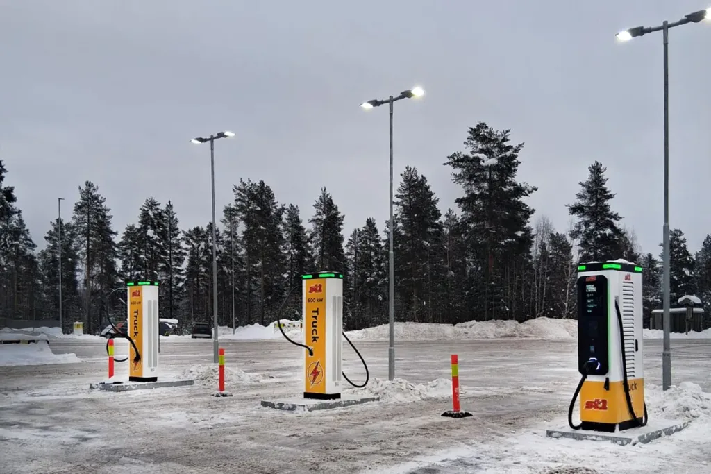 Ekoenergetyka dostarczyła technologię MCS dla hubu ładowania eHDV w Norwegii. Moc zainstalowana? 1,6 MW Ekoenergetyka dostarczyła technologię MCS dla hubu ładowania eHDV w Norwegii. Moc zainstalowana? 1,6 MW - Ekoenergetyka dostarczyla technologie MCS 1