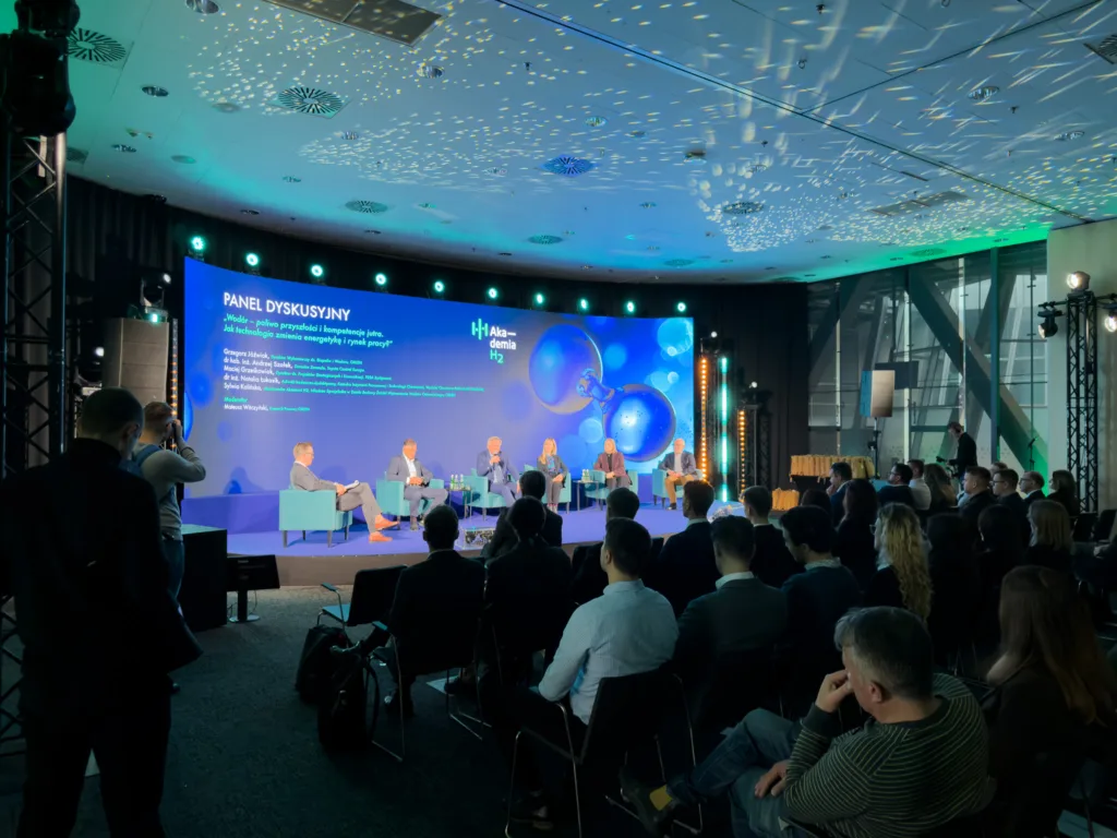 Ciąg dalszy rozwoju wodoru w Polsce. ORLEN zainaugurował 4. edycję Akademii H2 Ciąg dalszy rozwoju wodoru w Polsce. ORLEN zainaugurował 4. edycję Akademii H2 - IMG 3499