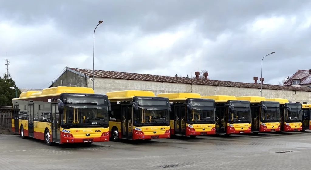 Już 56 proc. nowych autobusów miejskich w UE to jednostki zeroemisyjne Już 56 proc. nowych autobusów miejskich w UE to jednostki zeroemisyjne - Juz 56 proc autobusow na prad 1