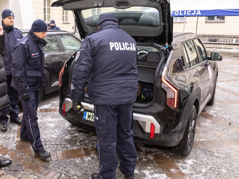 Modele Kia EV3 we flocie warszawskiej policji, czyli przesiadka za 1,3 mln złotych - Modele Kia EV3 we flocie warszawskiej policji 2