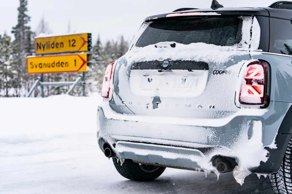 Droga na Bałtyku otwarta. 17 km bez zapiętych pasów - P90482493 lowRes mini cooper s countr