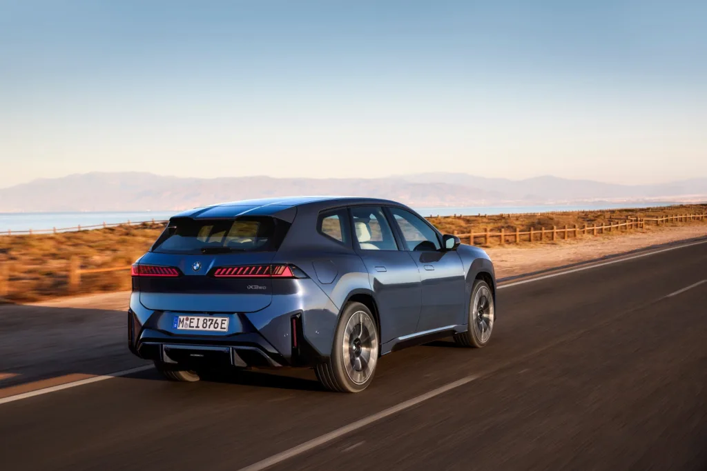 „Superbrains, Heart of Joy” i 600 metrów mniej kabli. Tak rodzi się software defined BMW „Superbrains, Heart of Joy” i 600 metrów mniej kabli. Tak rodzi się software defined BMW - P90615618 lowRes the new bmw ix3 50 x