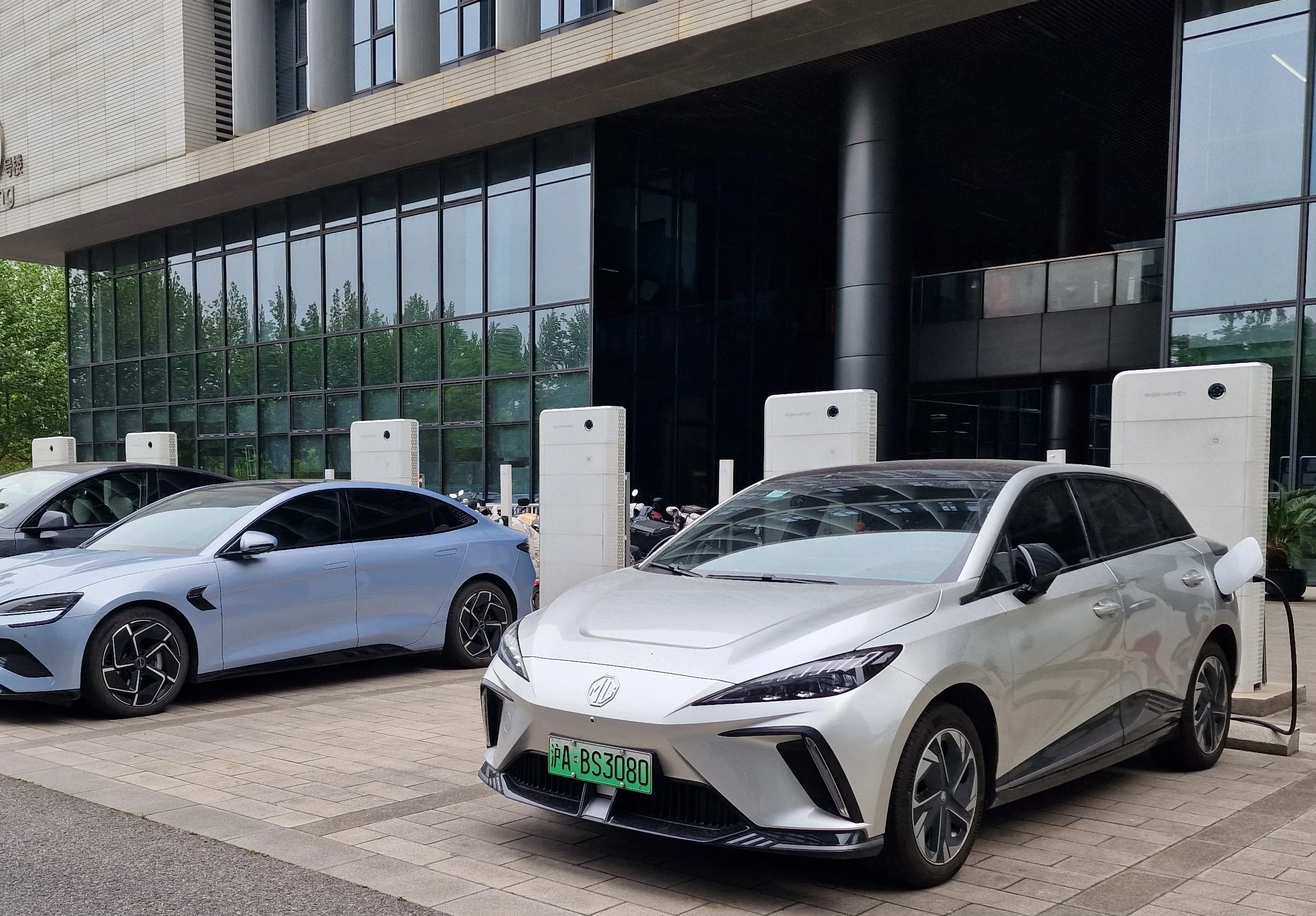 Rekordowe ładowanie na autostradach 1 BD