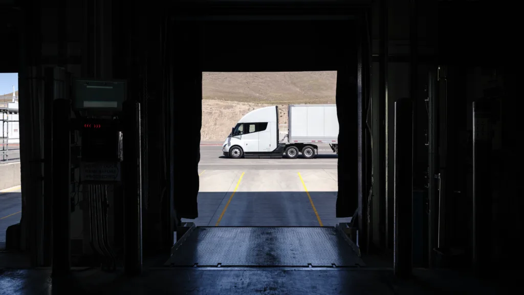 Semi droższy o 60%. 290 tys. USD za 500 mil zasięgu - Semi drozsza 2