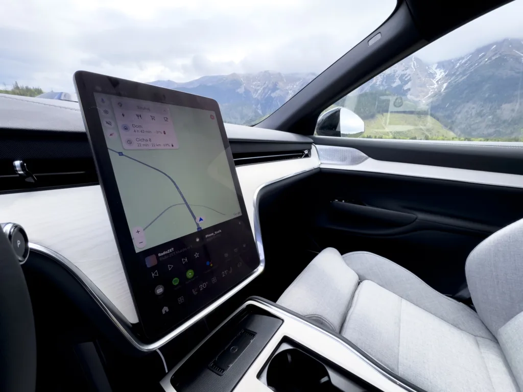 Volvo: Między giełdowym tąpnięciem a technologicznym skokiem - Volvo EX90 29