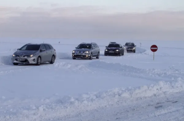 Zakaz jazdy z zapiętymi pasami 1