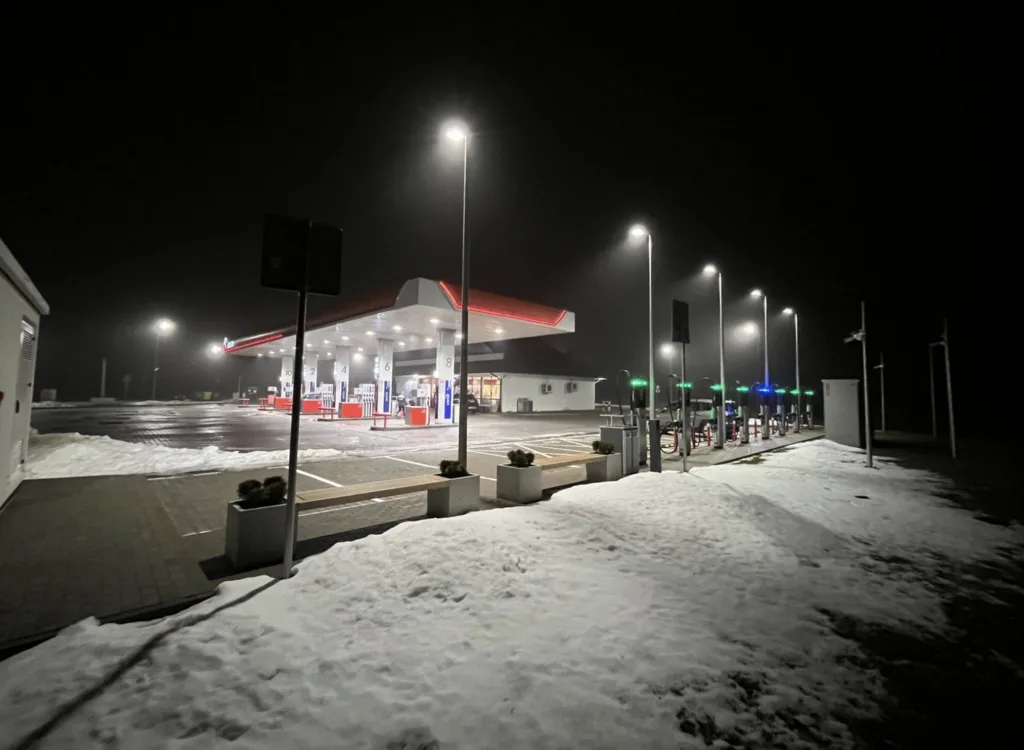 Orlen otworzył hub ładowania niedaleko Kielc. Osiem słupków na trasie z Warszawy do Krakowa - Zrzut ekranu 2026 02 9 o 19.01.47