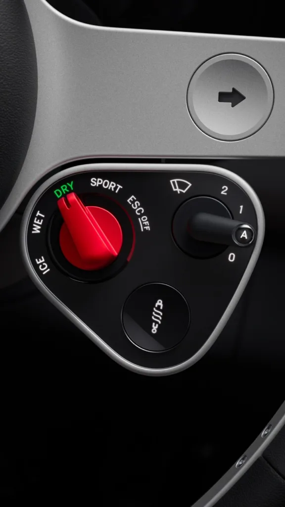 Nadjeżdża pierwsze, elektryczne Ferrari. Luce – dziedzictwo z mocą 1000 KM? Nadjeżdża pierwsze, elektryczne Ferrari. Luce – dziedzictwo z mocą 1000 KM? - ferrari luce 7