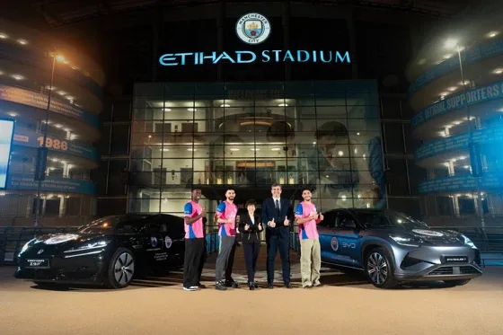 Manchester City z nowym partnerem motoryzacyjnym  - obraz 17