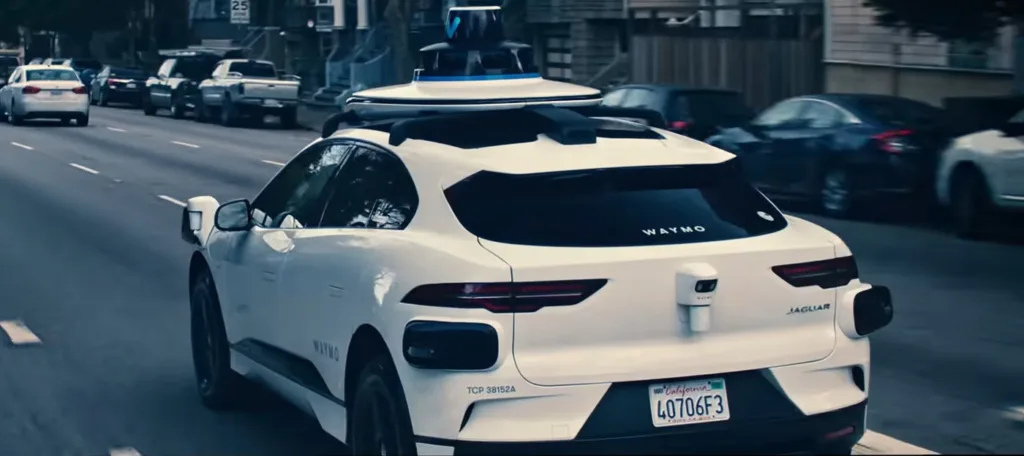 Waymo przyspiesza bez kierowcy. Szósta generacja systemu rusza na podbój 20 miast. Milion komercyjnych przejazdów tygodniowo w planach - snapshot