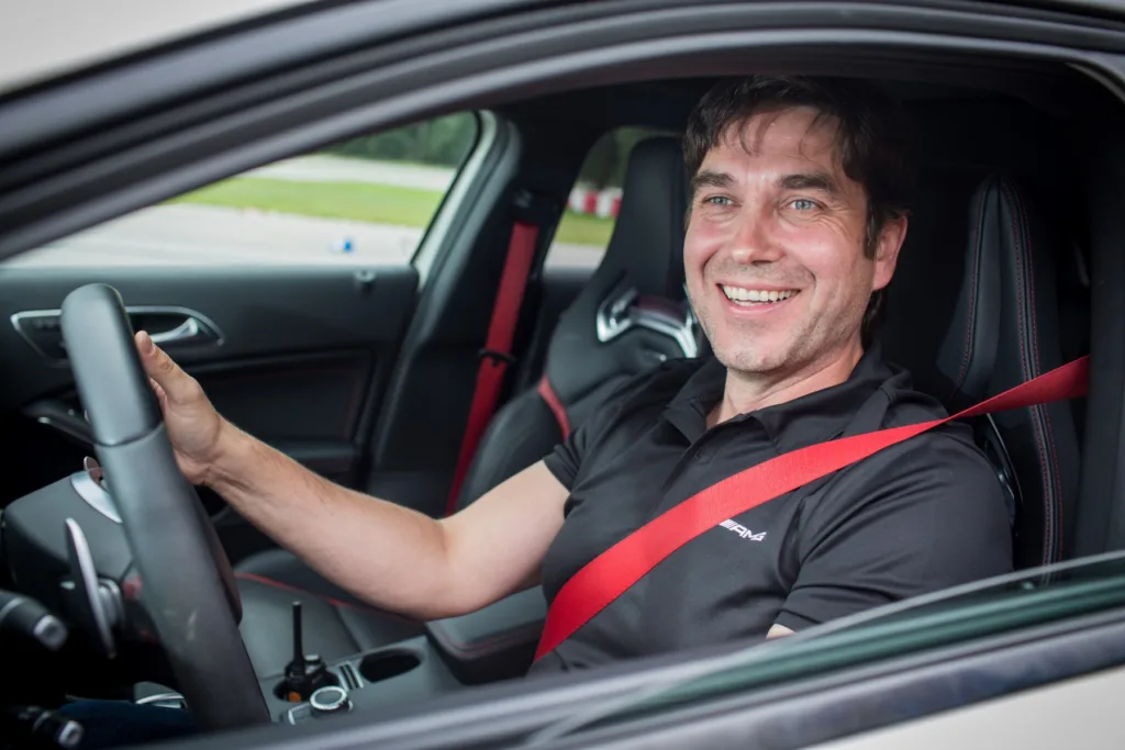 007 wraca do gry. DENZA rusza na podbój Europy z nową twarzą i nową strategią - 007 wraca do gry 4