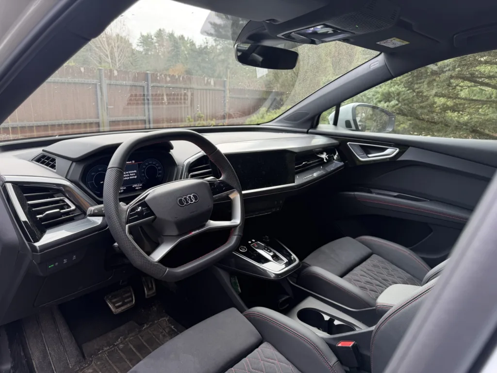 Zamieniłem sportowe, benzynowe cabrio na elektryczne Audi Q4. Nie żałuję, ale … Zamieniłem sportowe, benzynowe cabrio na elektryczne Audi Q4. Nie żałuję, ale … - Audi Q4 JW 551