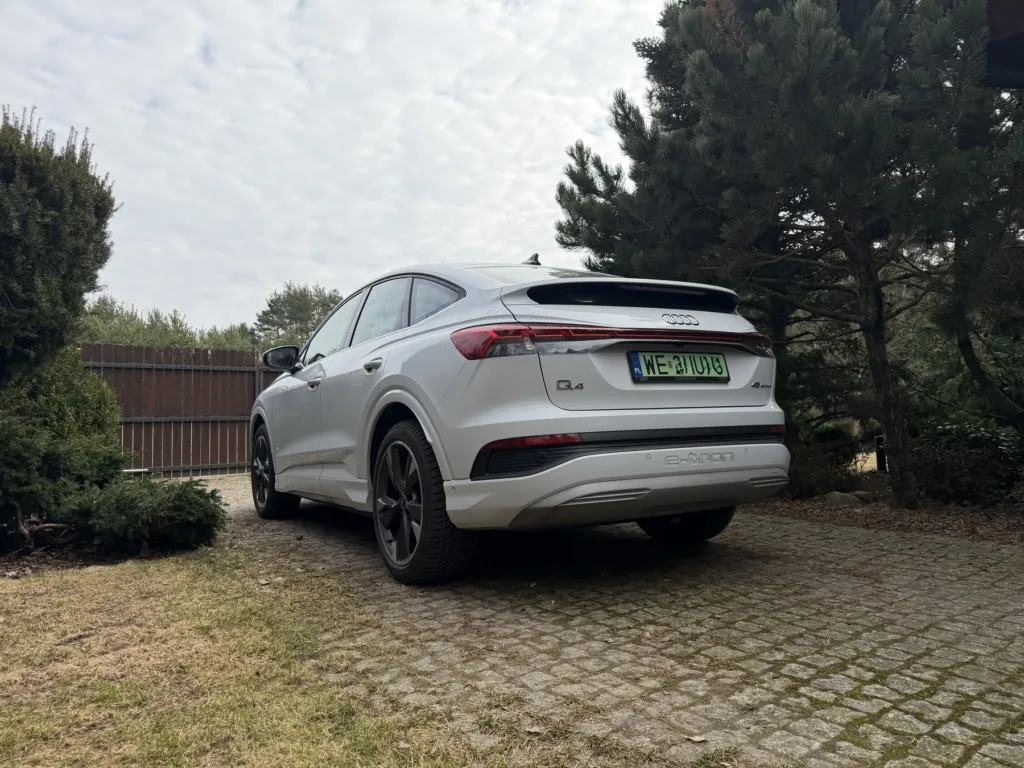 Zamieniłem sportowe, benzynowe cabrio na elektryczne Audi Q4. Nie żałuję, ale … Zamieniłem sportowe, benzynowe cabrio na elektryczne Audi Q4. Nie żałuję, ale … - Audi Q4 JW 66