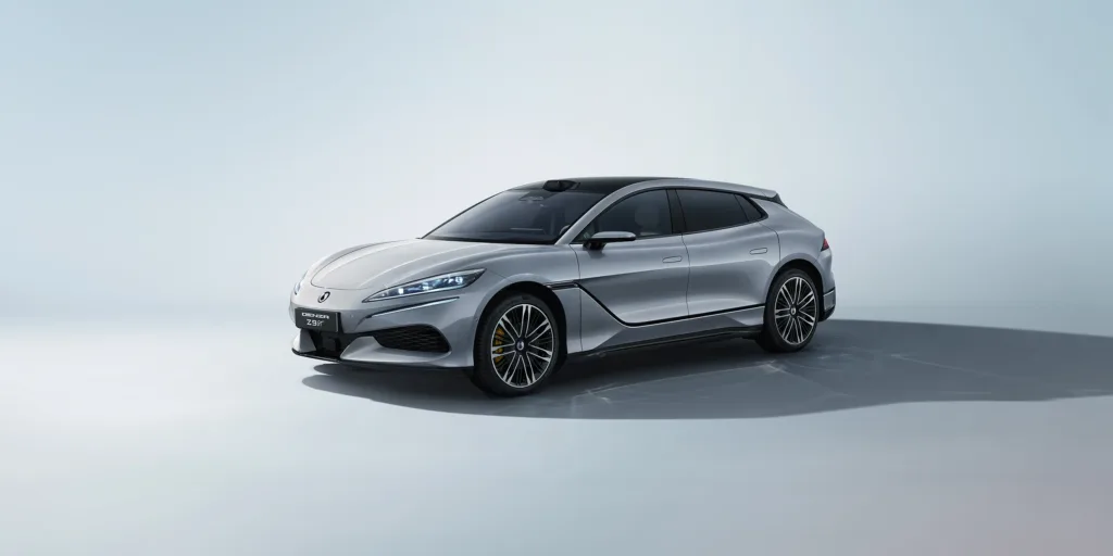 1500 kW z jednego kabla. BYD pokazuje baterię Blade 2.0 i ultraszybkie ładowanie - Denza Z9 GT BYD 1