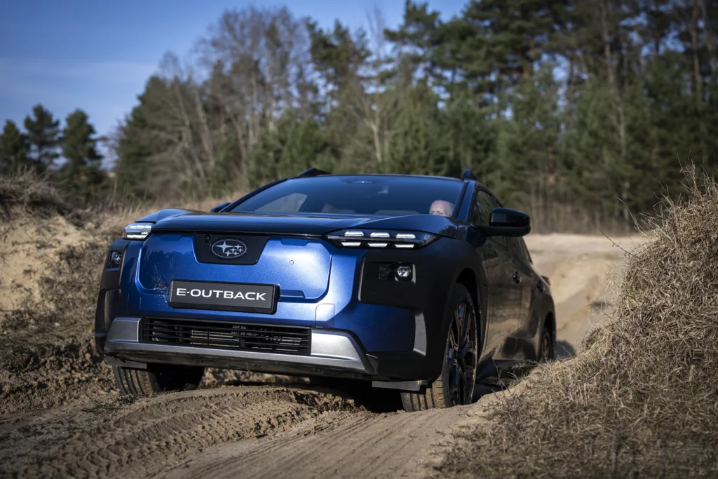 Subaru E-Outback: Legenda dla nielicznych - E Outback Blu offroad Image 004