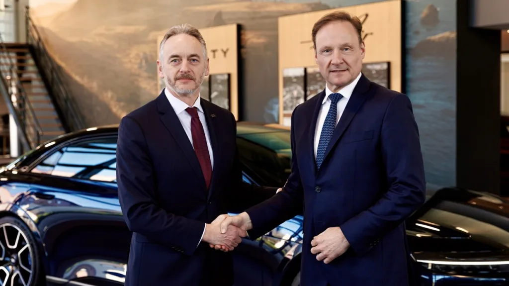 Lucid zjeżdża na ziemię? SUV-y Cosmos i Earth poniżej 50 tys. USD oraz robotaxi Lunar Lucid zjeżdża na ziemię? SUV-y Cosmos i Earth poniżej 50 tys. USD oraz robotaxi Lunar - Lucid i parter handlowy w Niemczech 33