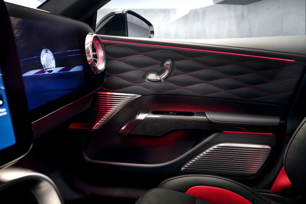 Mercedes-AMG pokazuje kokpit elektrycznego supersedana. Ponad 1000 KM na horyzoncie - Mercedes AMG GT Coupe 3