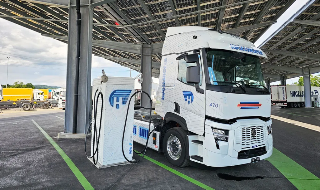 "Budowlanka" bez hałasu i spalin? Elektryczny eArocs 400 pokazuje, że to możliwe - Mercedes Benz eArocs 400 3 Renault Trucks x Hugelshofer