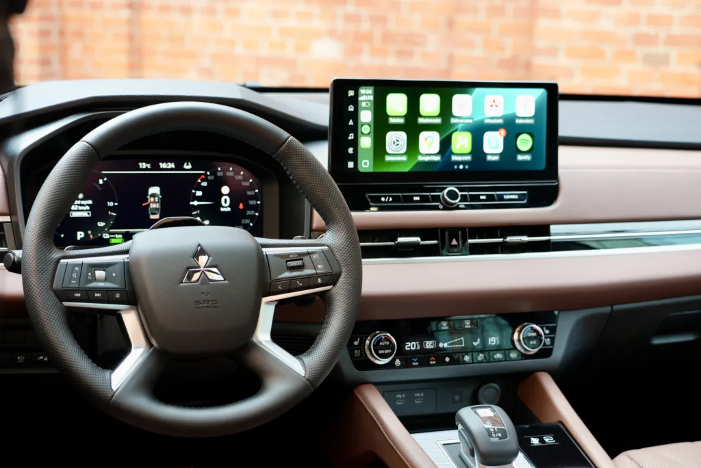 Mitsubishi Outlander PHEV nawet 50 tys. zł taniej Mitsubishi Outlander PHEV nawet 50 tys. zł taniej - Mitsubishi Outlander PHEV 4