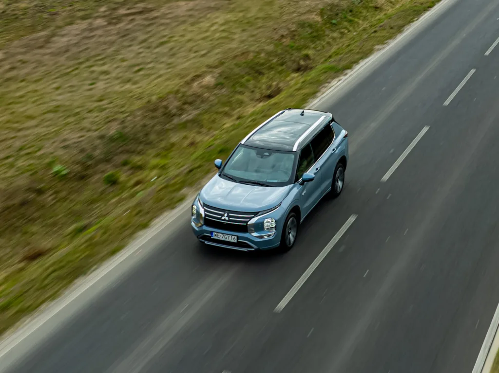 Mitsubishi Outlander PHEV nawet 50 tys. zł taniej Mitsubishi Outlander PHEV nawet 50 tys. zł taniej - Mitsubishi Outlander PHEV 5