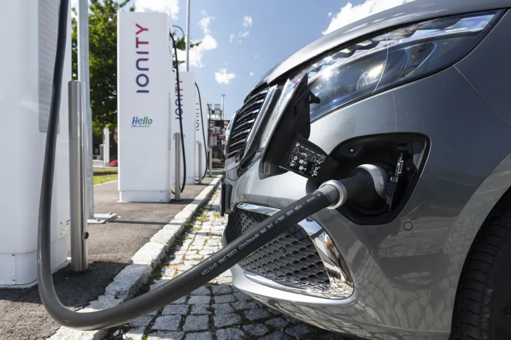 500 mln euro na ładowanie przy blokach. Niemcy uderzają w największą barierę elektromobilności - Niemcy dotacje bloki 2