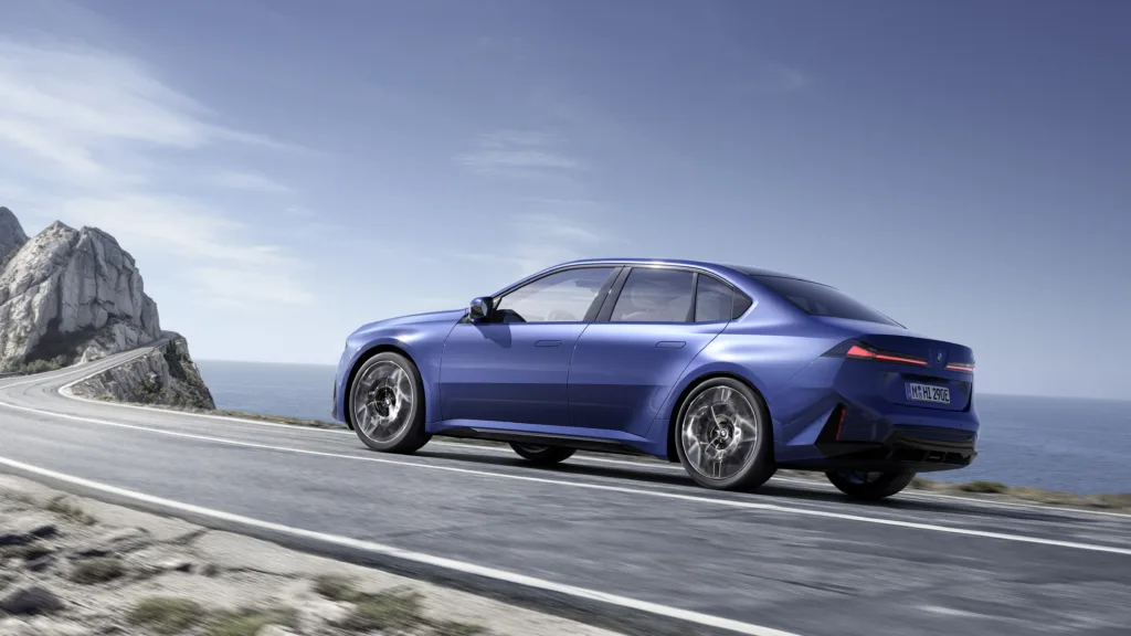 Nowe BMW i3 pokazane oficjalnie. Elektryczna Seria 3 otwiera nowy rozdział marki - Nowe BMW i3 pokazane oficjalnie 2